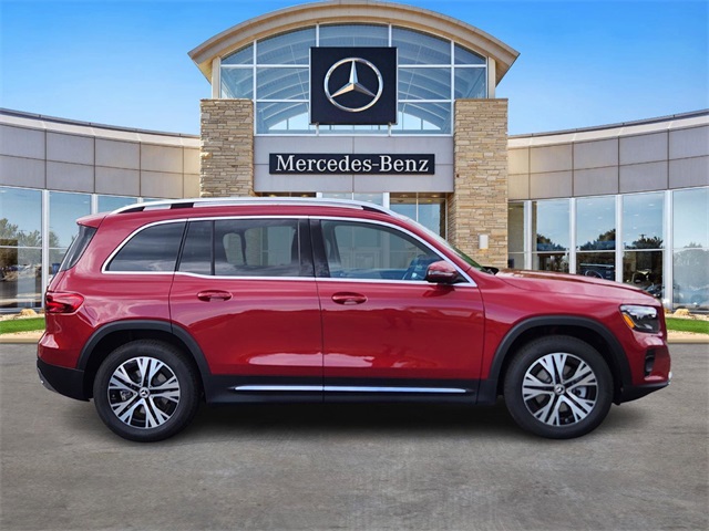 2026 Mercedes Benz GLB 250 4MATIC photo 4