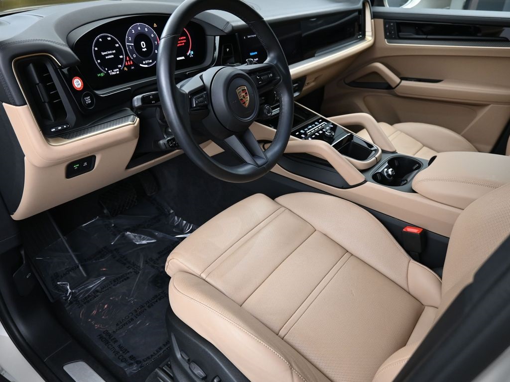2024 Porsche Cayenne Coupe Base photo 3