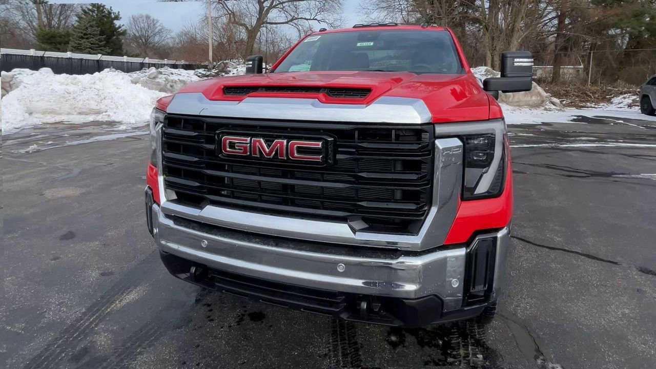 2025 Gmc Sierra 2500 Pro photo 3