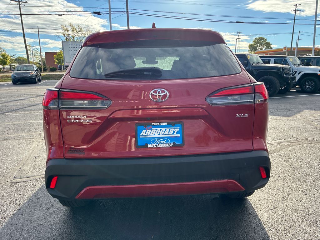 2022 Toyota Corolla Cross XLE photo 6