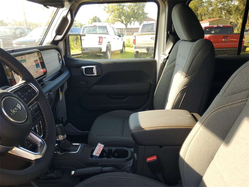 2024 Jeep Wrangler Sahara photo 12