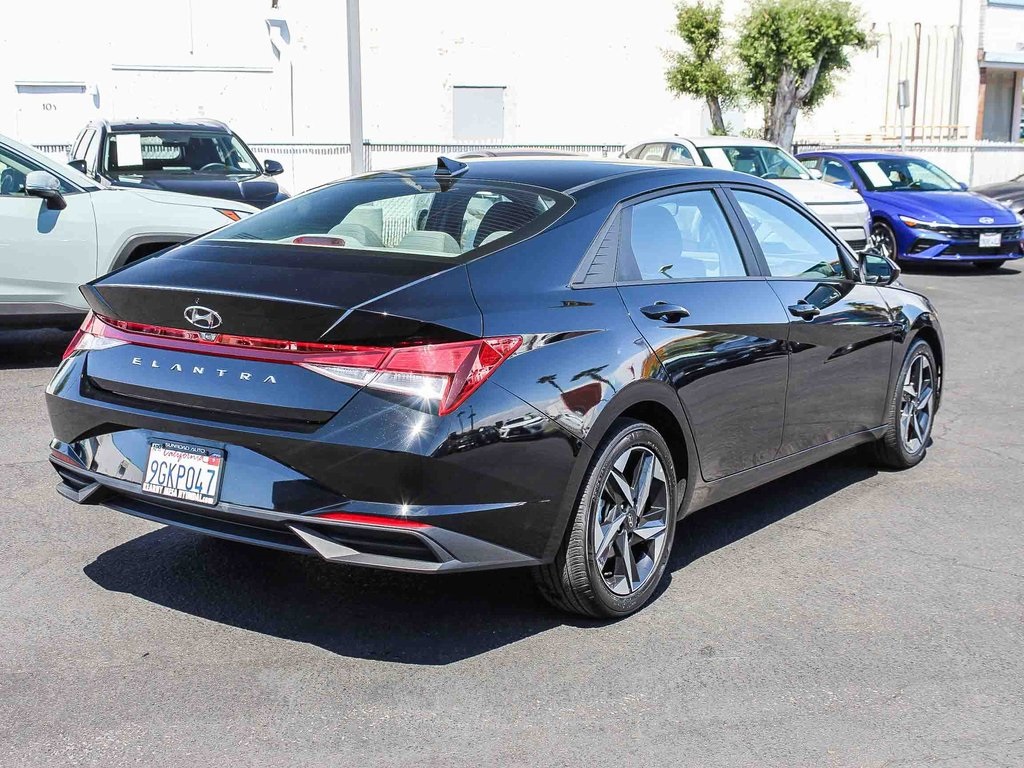 2023 Hyundai Elantra SEL photo 9