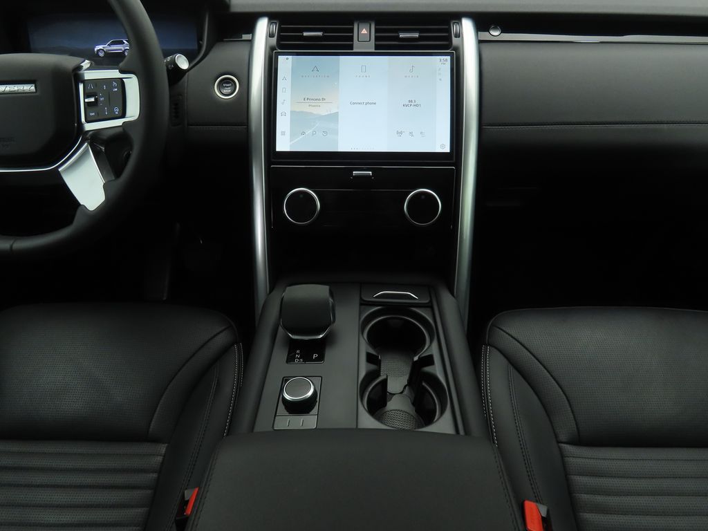 2024 Land Rover Discovery P300 S photo 12