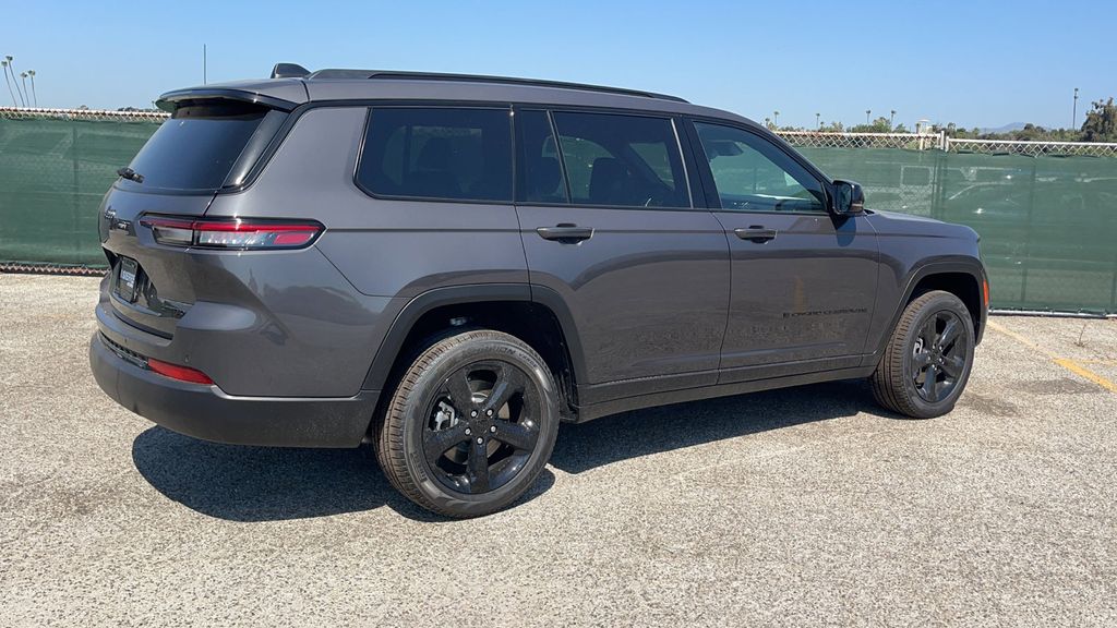 2024 Jeep Grand Cherokee Limited photo 4