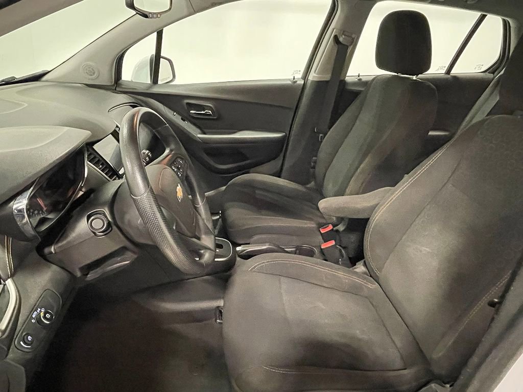 2020 Chevrolet Trax LS photo 2