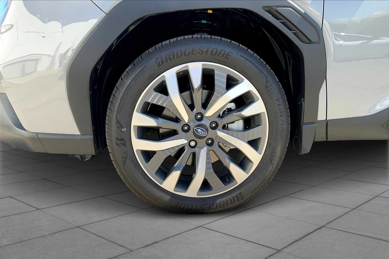 2025 Subaru Forester Touring photo 9