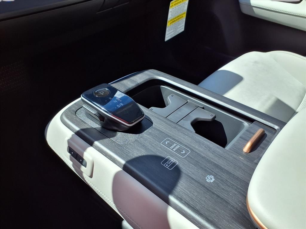 2025 Nissan ARIYA Engage Evolve+ Empower photo 8