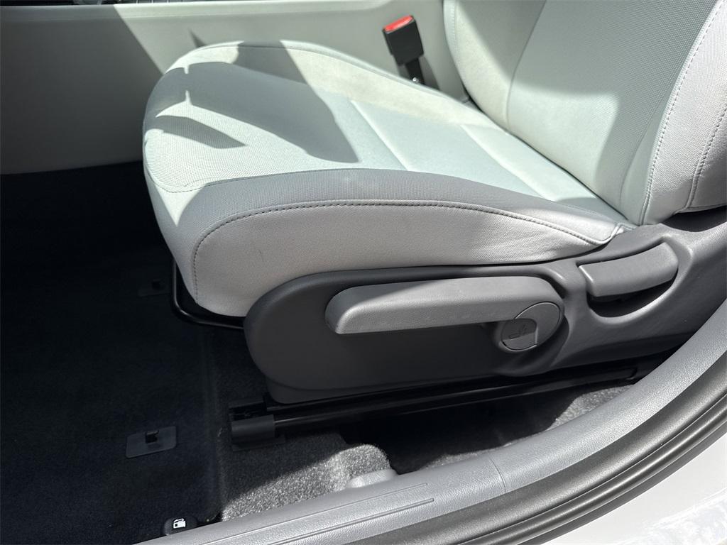 2026 Hyundai Kona SE photo 10