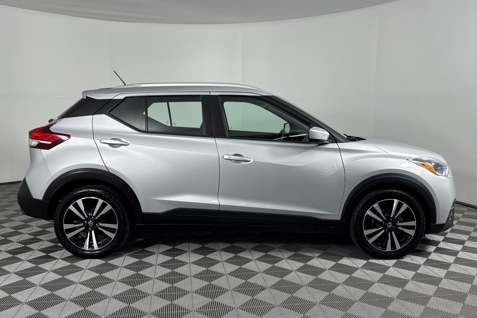 2020 Nissan Kicks SV photo 3