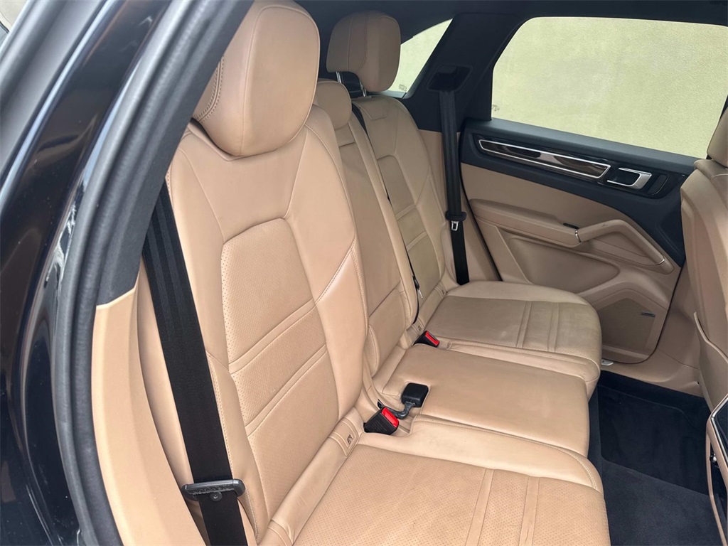 2022 Porsche Cayenne Base photo 15