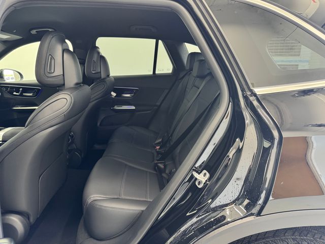 2025 Mercedes Benz GLC 300 photo 17
