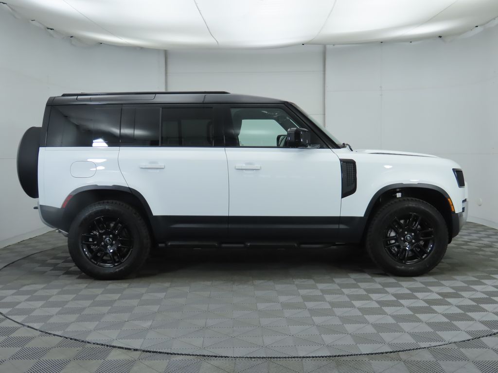 2025 Land Rover Defender 110 S photo 4