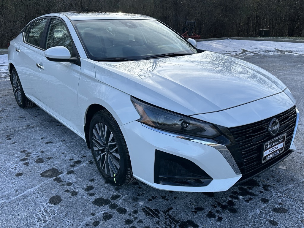 2025 Nissan Altima SV photo 2