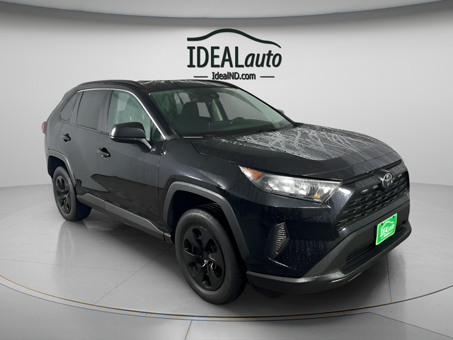 2019 Toyota RAV4 LE's photo