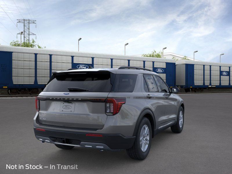 2025 Ford Explorer photo 9