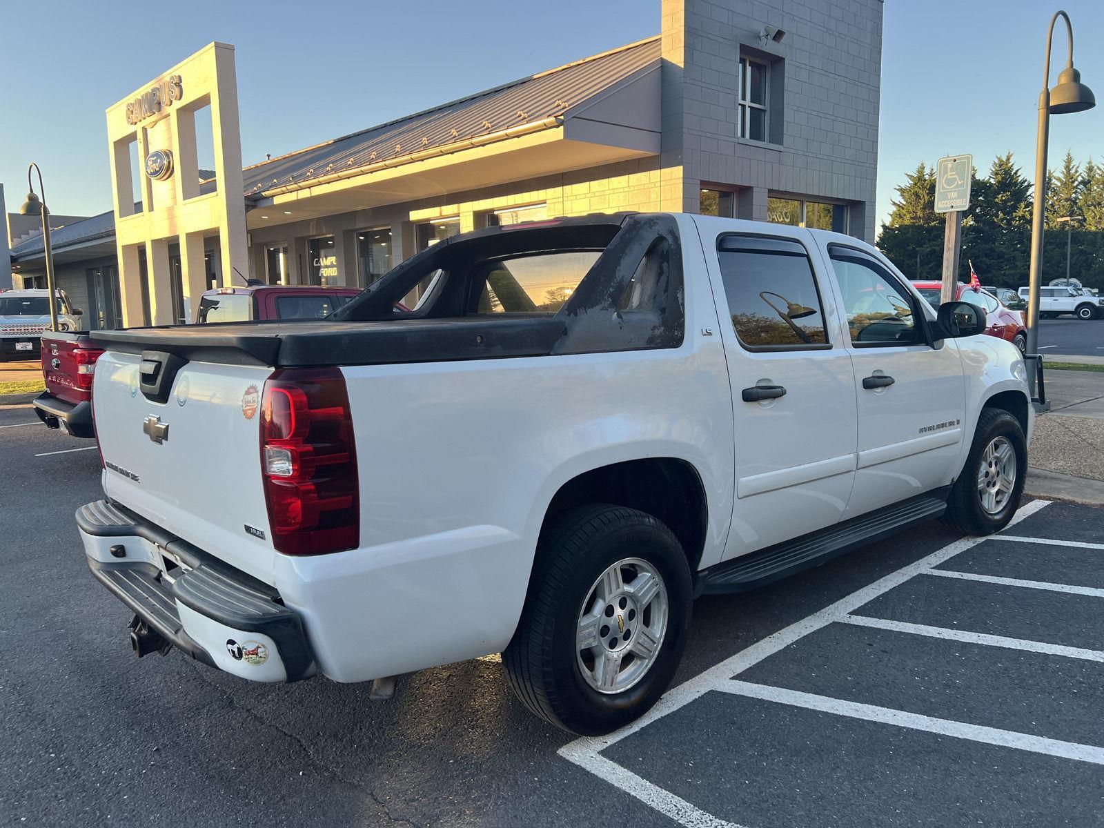 2008 Chevrolet Avalanche LS photo 4