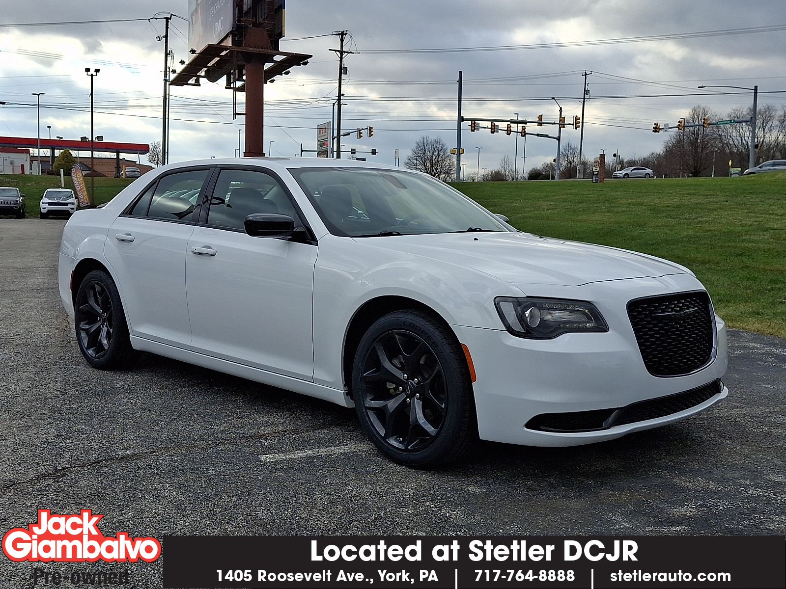 2023 Chrysler 300 Touring's photo