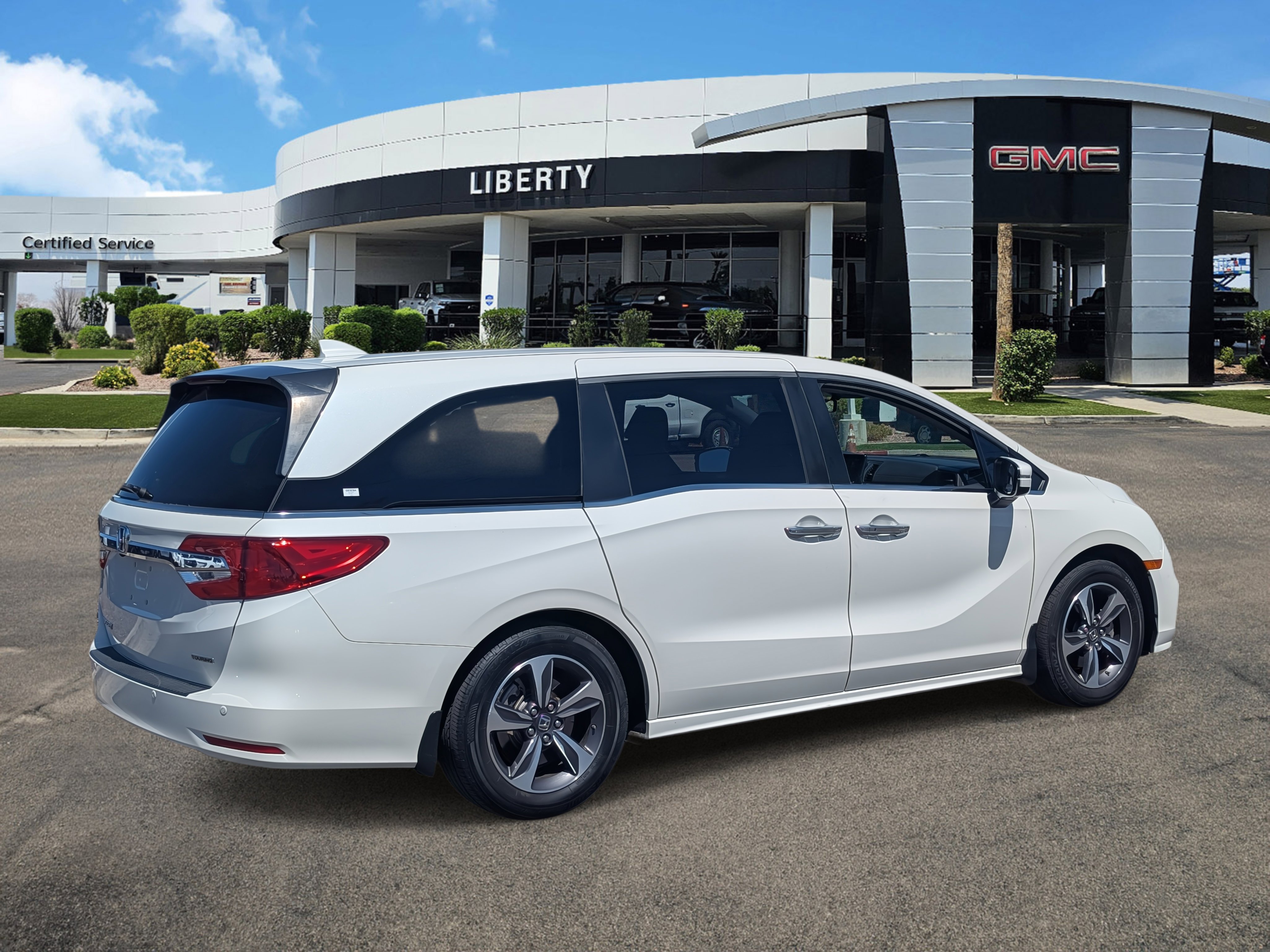 2019 Honda Odyssey Touring photo 2