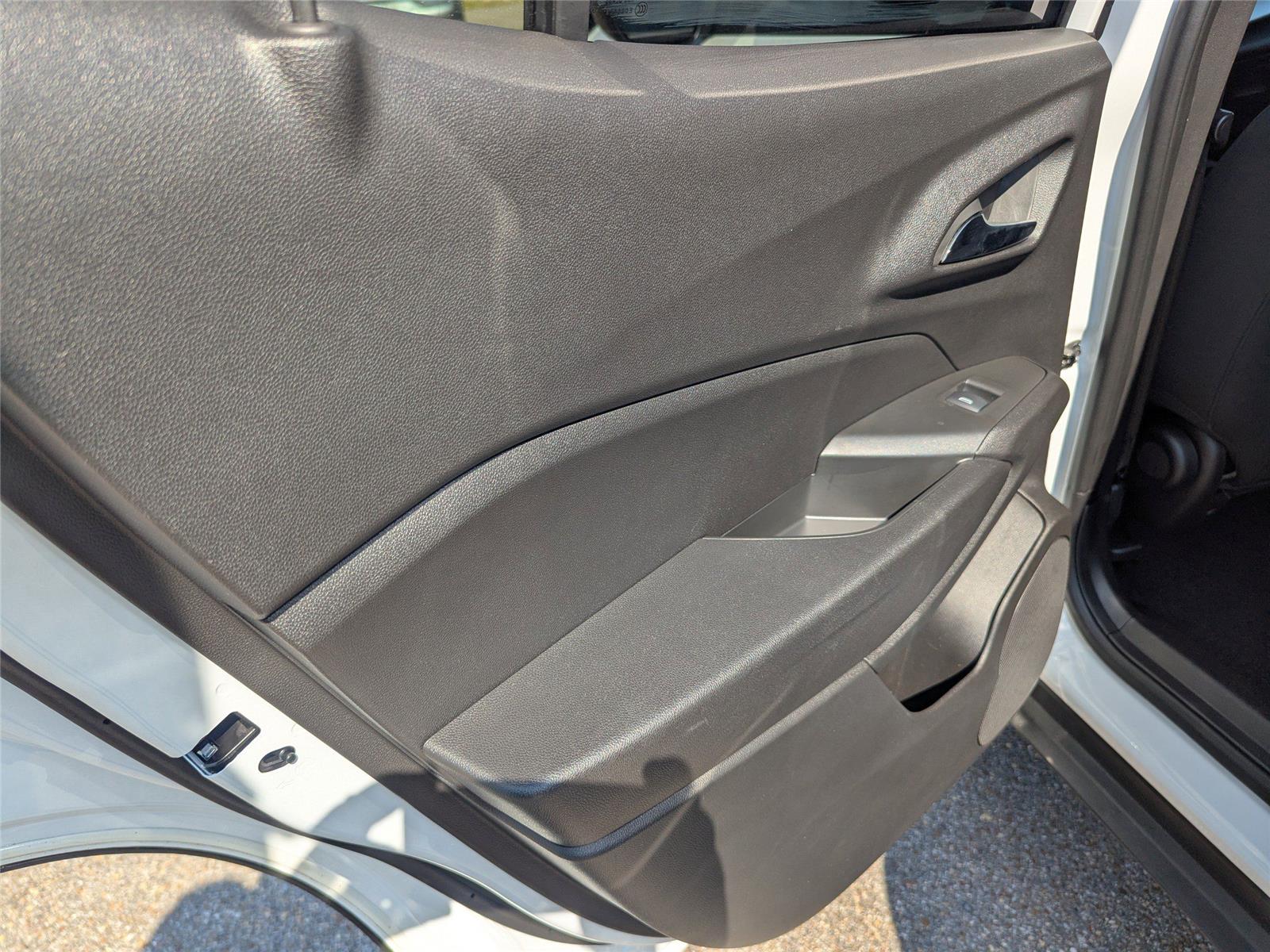 2025 Chevrolet Trax LS photo 13