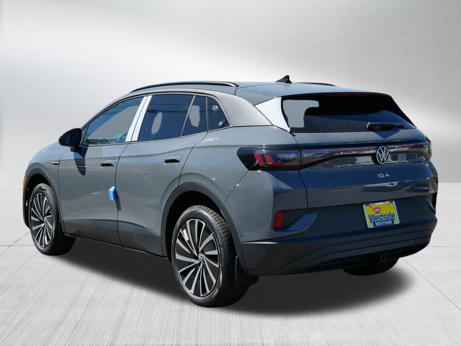 2025 Volkswagen ID.4 Pro photo 2