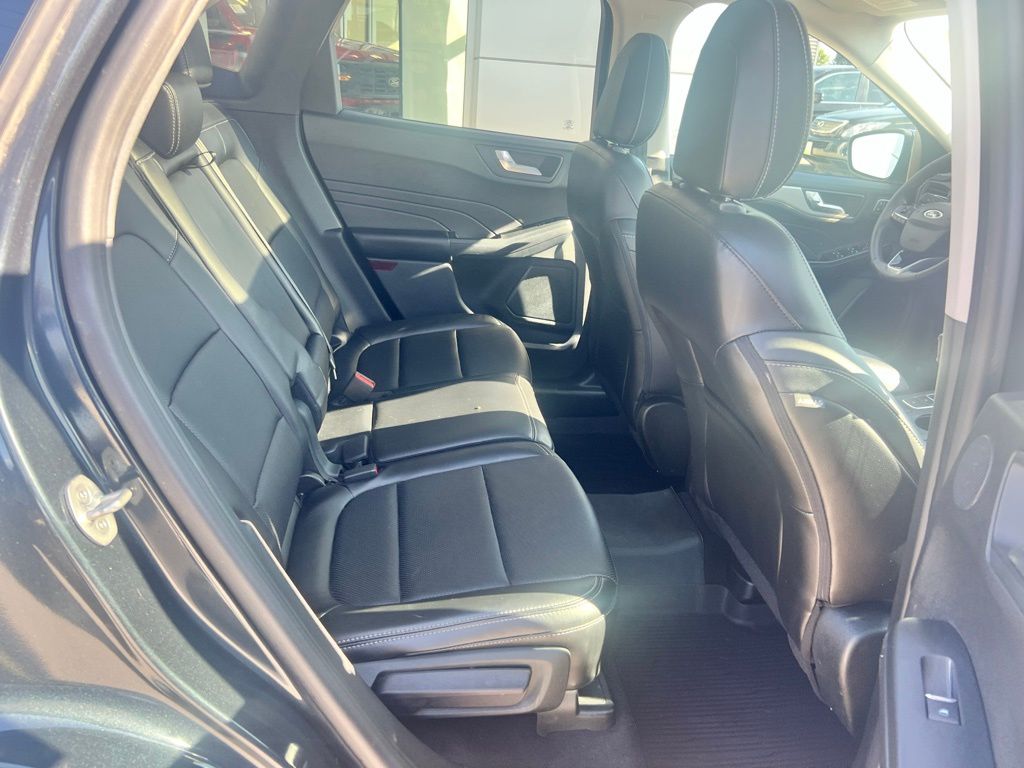 2022 Ford Escape SEL photo 27