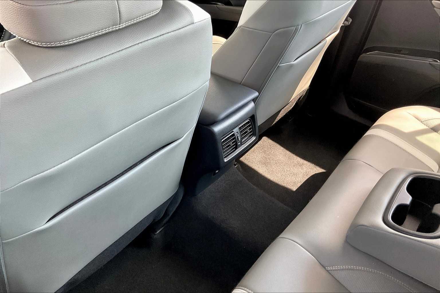 2025 Toyota Camry SE photo 31