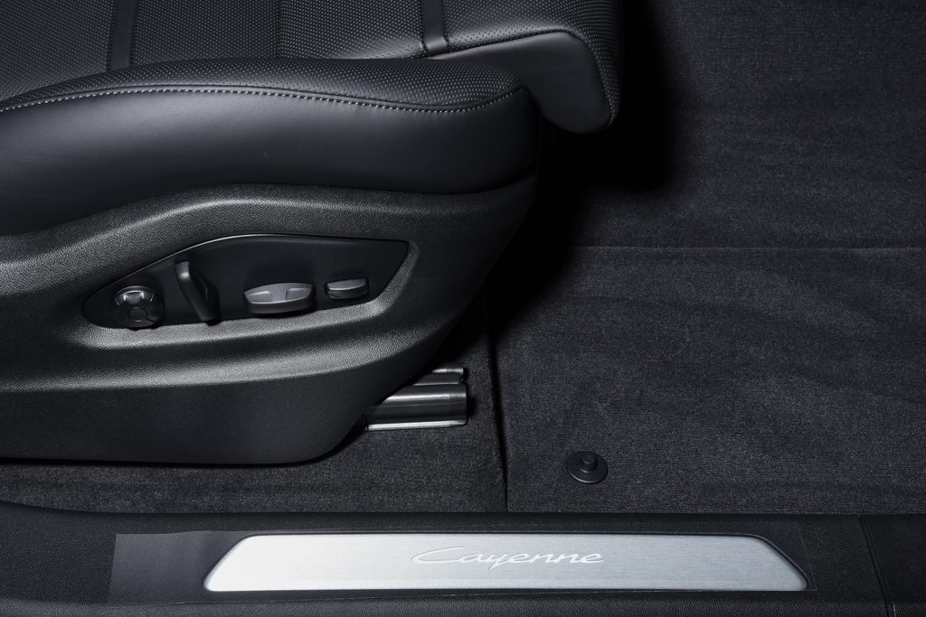 2025 Porsche Cayenne E-Hybrid photo 29