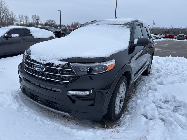 2024 Ford Explorer XLT photo 3