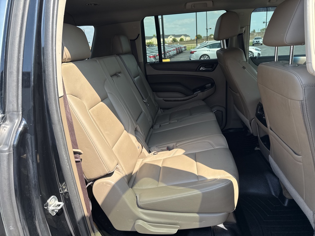 2017 Chevrolet Suburban LT photo 12