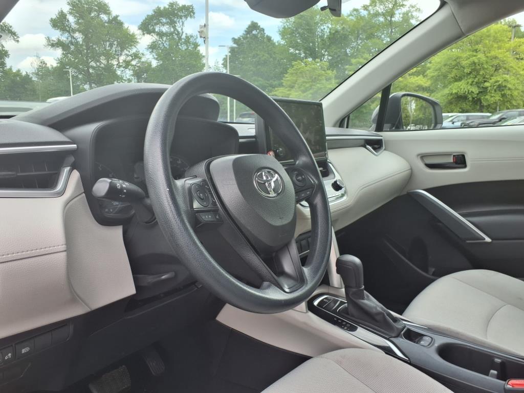 2023 Toyota Corolla Cross L photo 7
