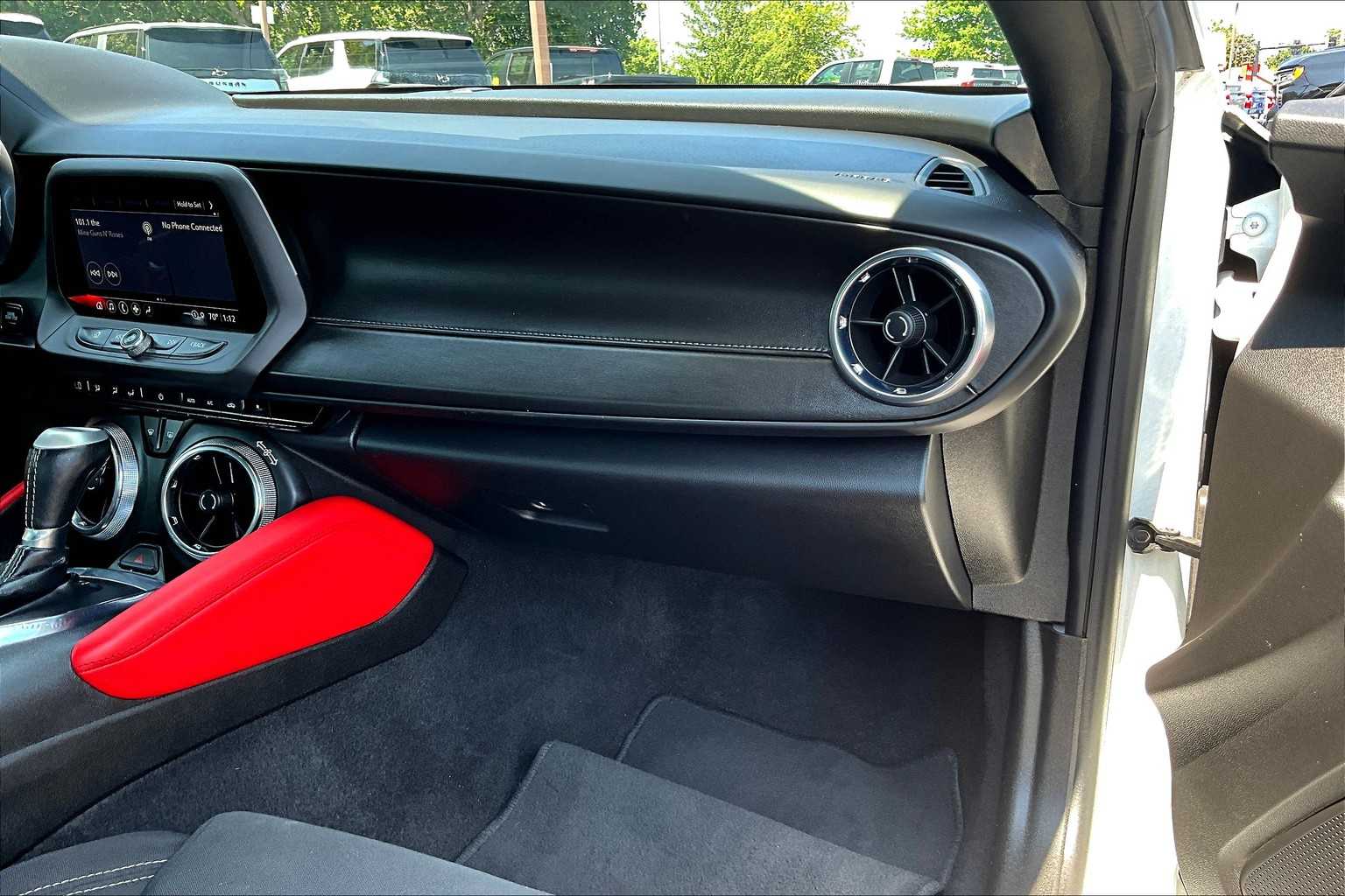 2021 Chevrolet Camaro 1LT photo 12