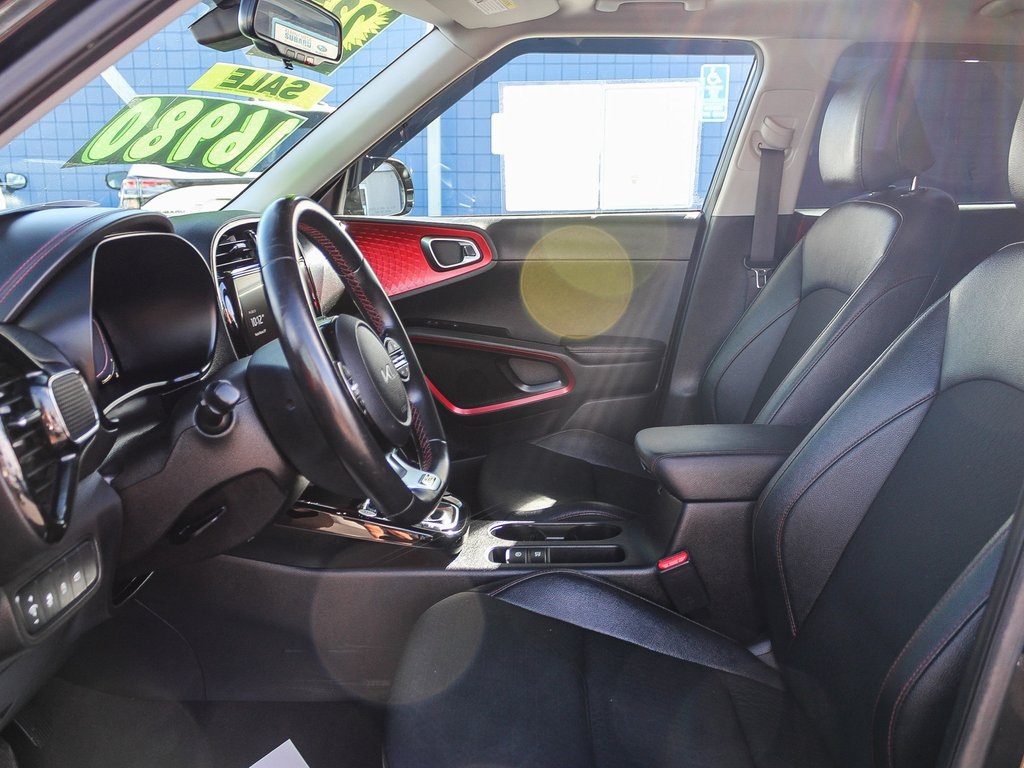 2023 Kia Soul GT-Line photo 15