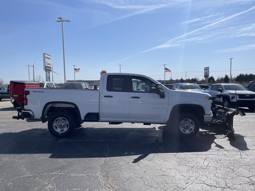 2025 Chevrolet Silverado 2500HD photo 2