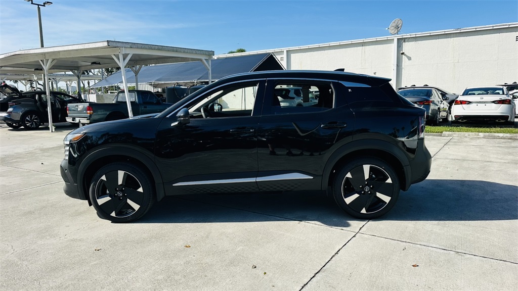 2025 Nissan Kicks SR photo 2
