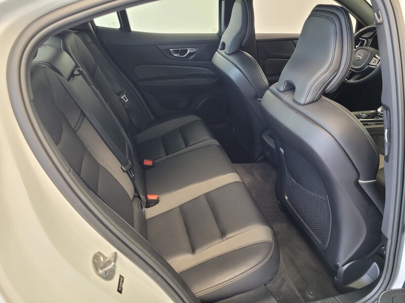 2024 Volvo S60 B5 Plus Black Edition photo 11