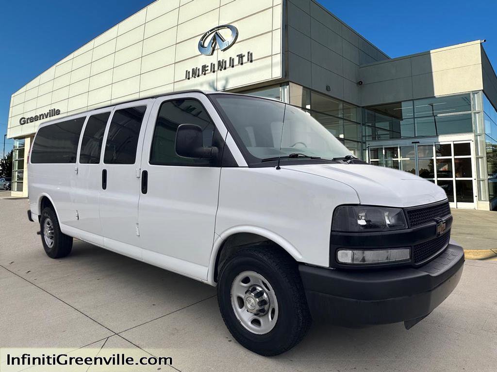 2014 Chevrolet Express Passenger LS's photo