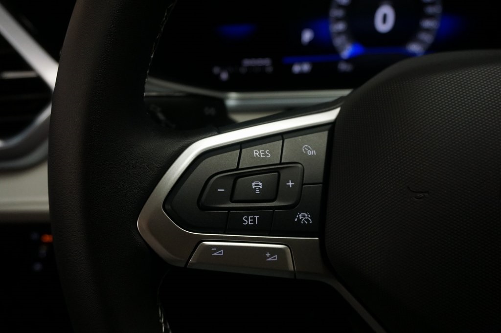 2025 Volkswagen Taos SE photo 16