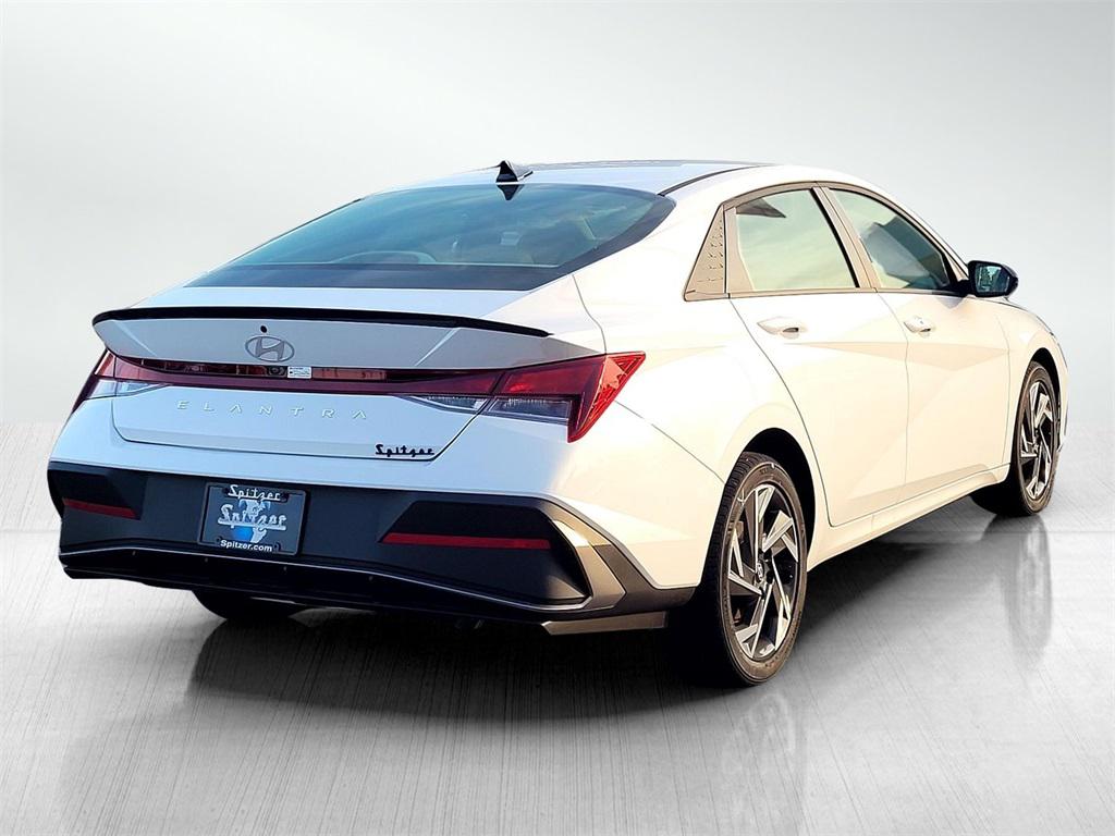 2025 Hyundai Elantra SEL Sport photo 4