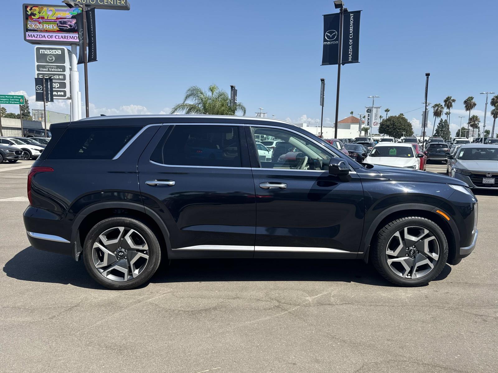 2024 Hyundai Palisade Limited photo 3