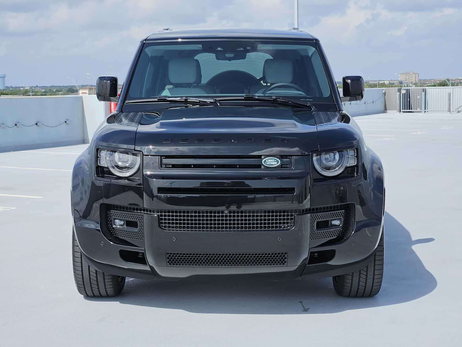 2025 Land Rover Defender 130 X-Dynamic SE photo 2