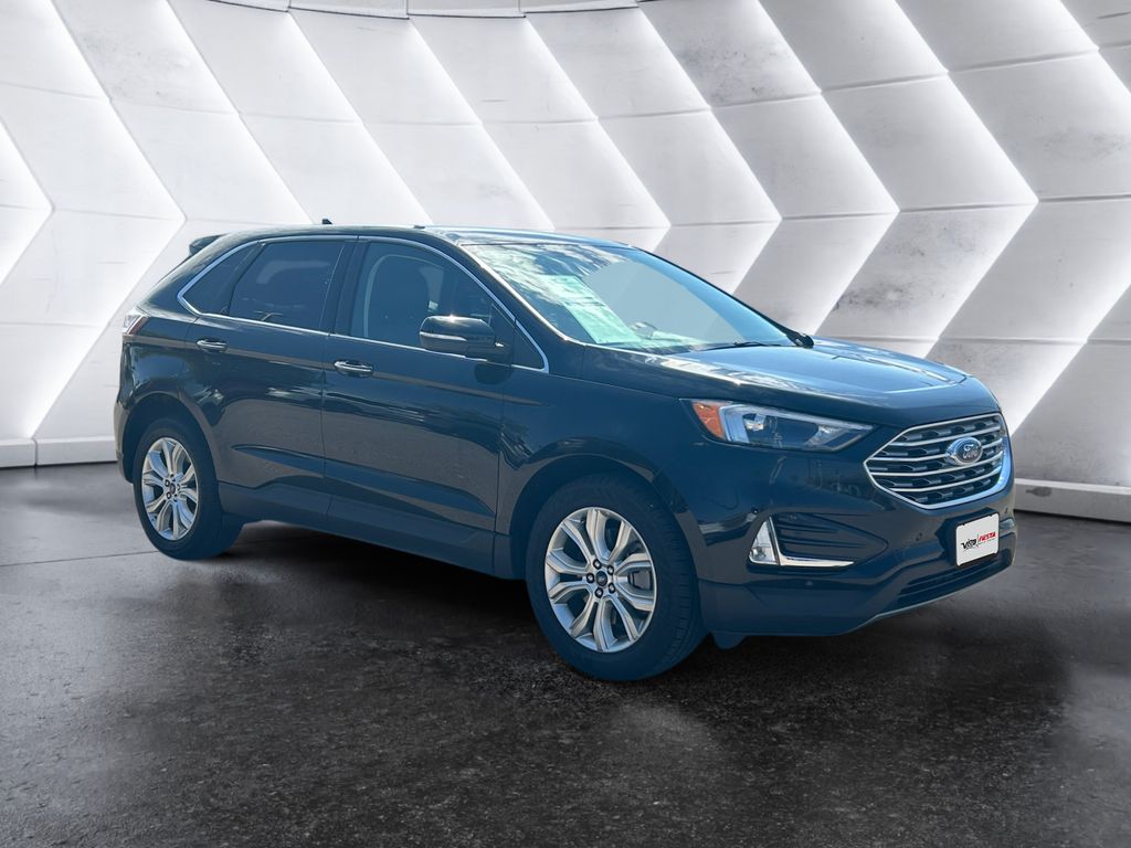 2022 Ford Edge Titanium's photo