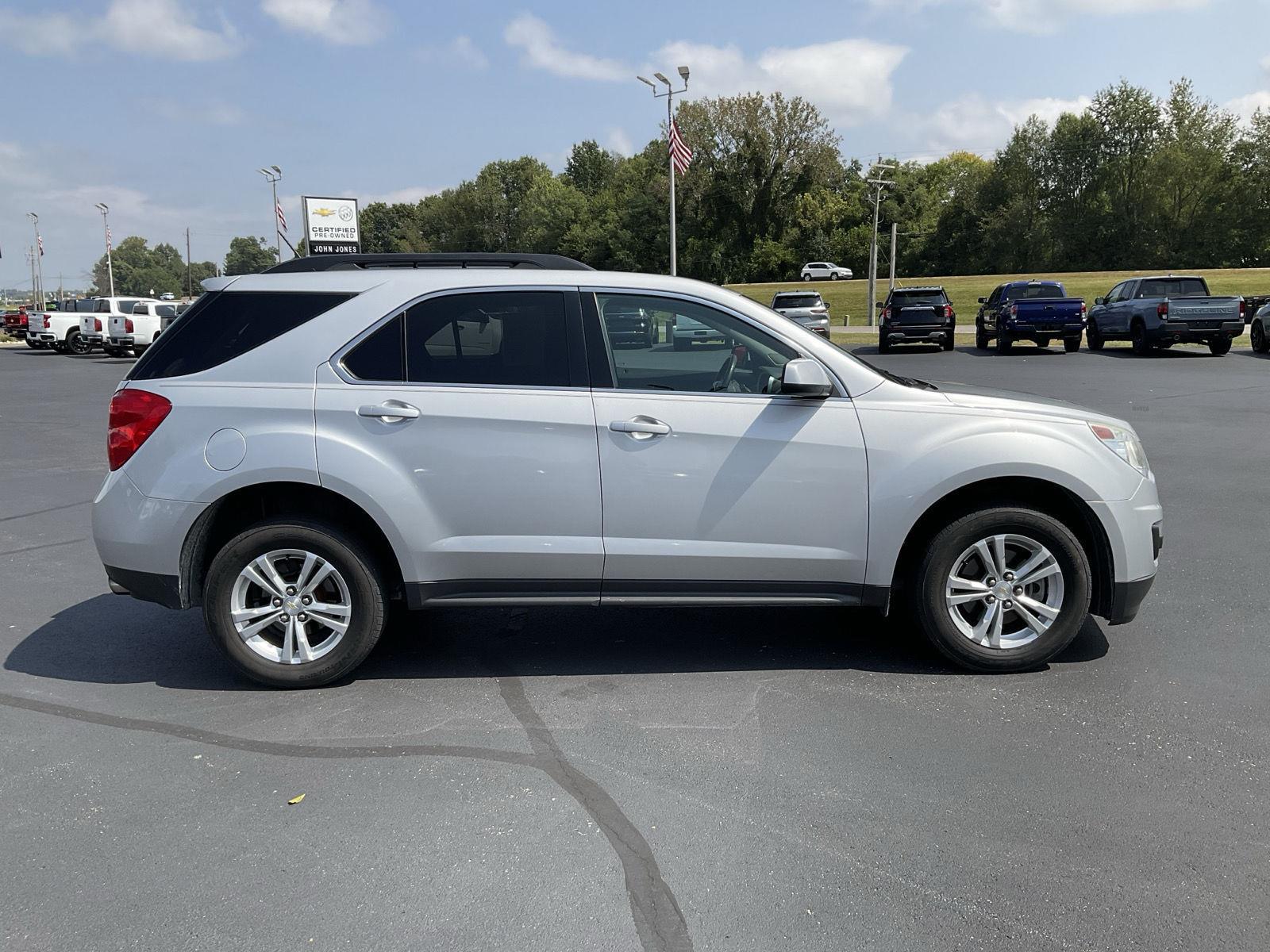 2015 Chevrolet Equinox LT photo 2