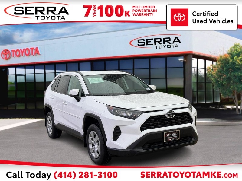 2021 Toyota RAV4 LE's photo