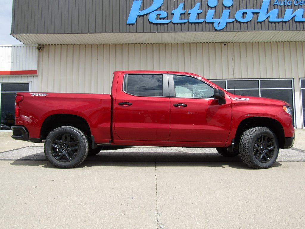 2025 Chevrolet Silverado 1500 LT Trail Boss photo 2