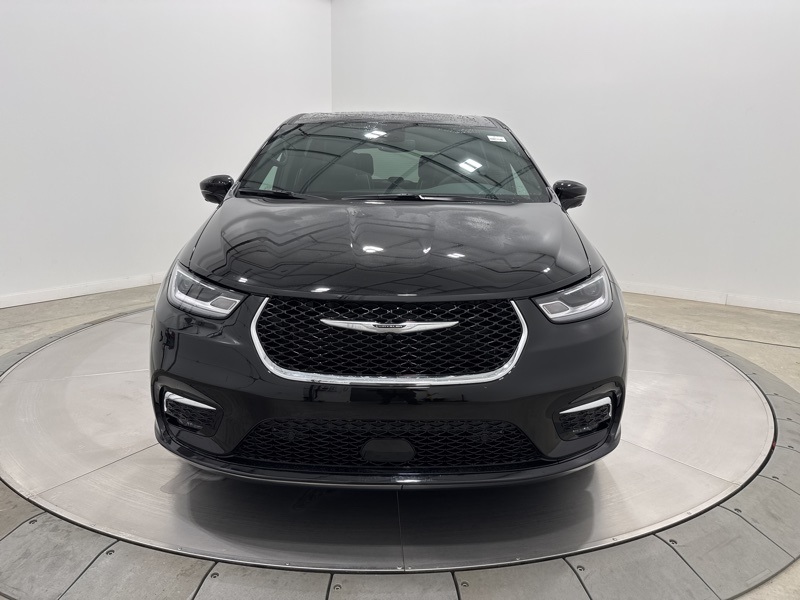 2026 Chrysler Pacifica Limited photo 2