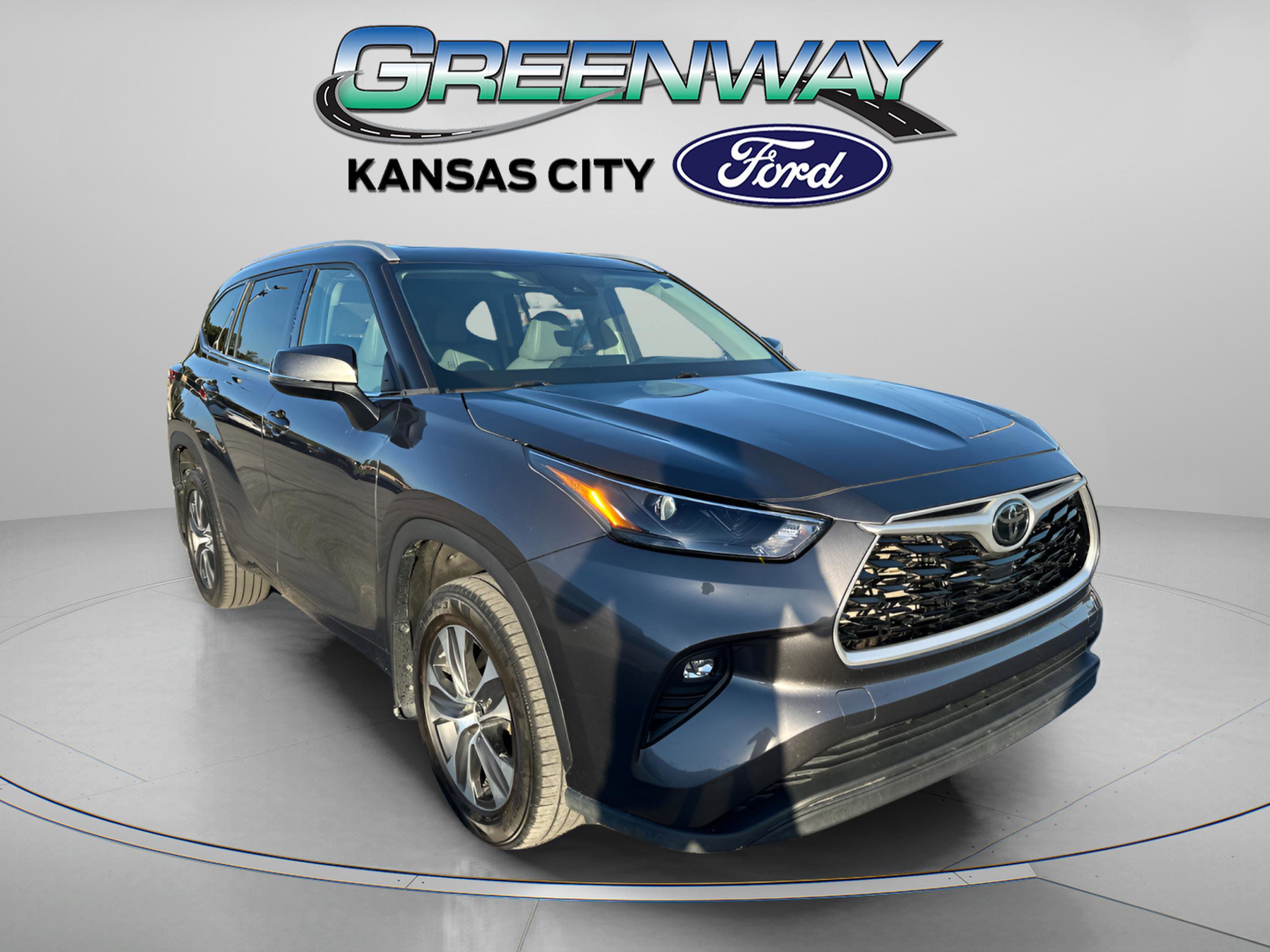 2022 Toyota Highlander XLE's photo