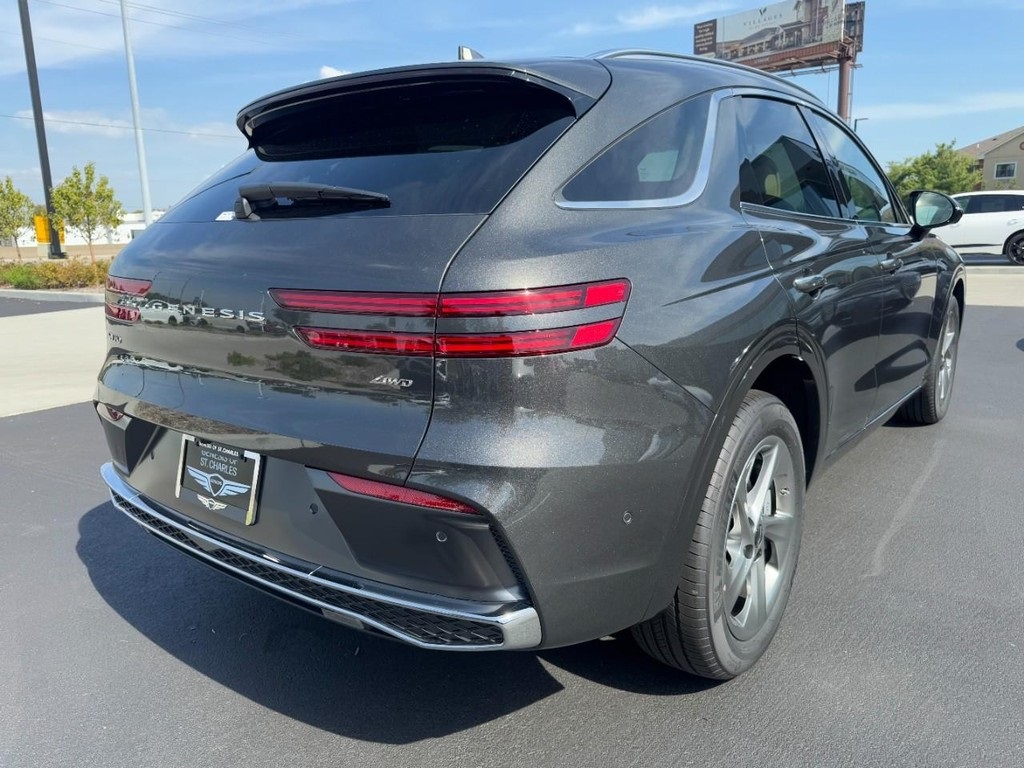 2026 Genesis GV70 2.5T Advanced photo 3