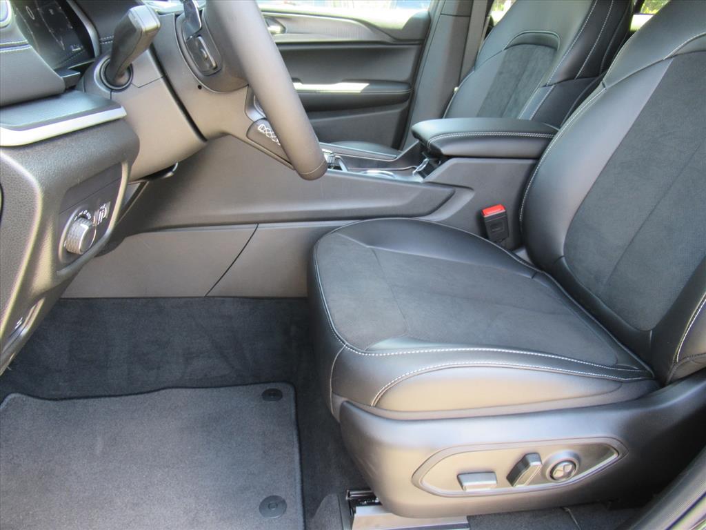2025 Jeep Grand Cherokee Altitude photo 15