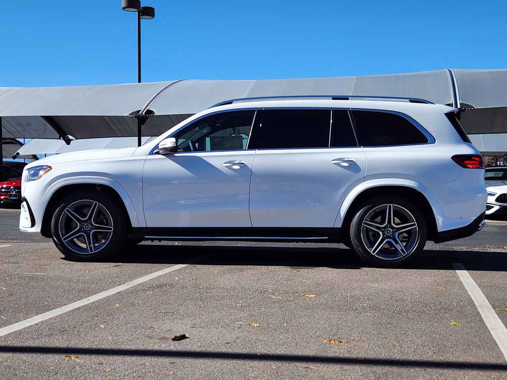 2026 Mercedes Benz GLS 450 4MATIC photo 4