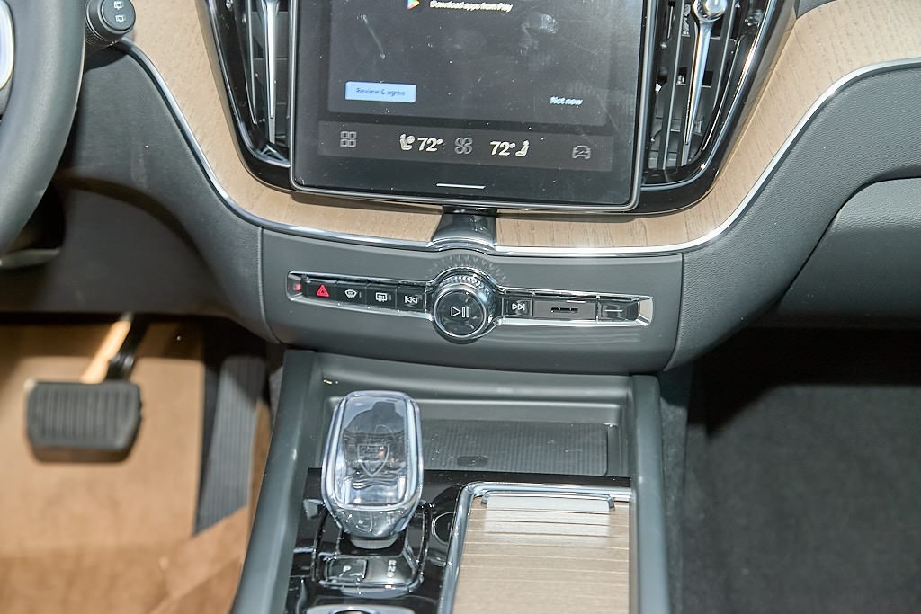 2026 VOLVO XC60 - Image 25